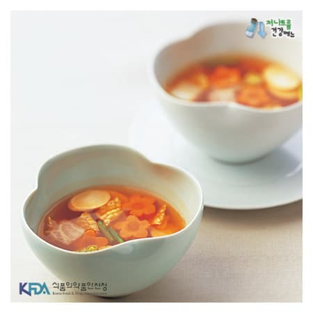 Napak Kimchi (Watery Radish Kimchi)