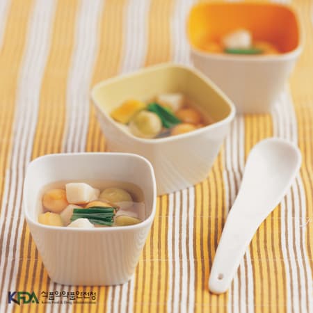 Colorful Spinach Carrot Dumpling Soup