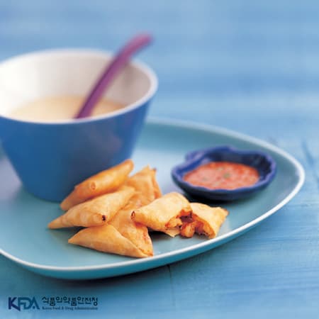 Indian-style Grilled Dumpling (Samosa)