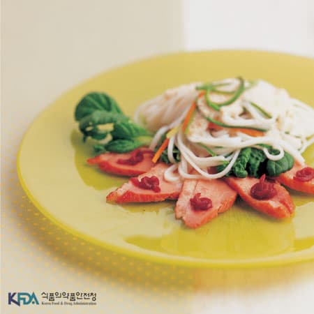 Mountain Yam Dressing and Shirataki Noodle Salad