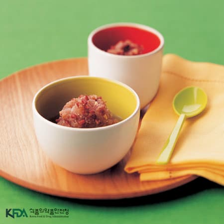 Sikhye Patbingsu (Shaved Ice with Red Beans)