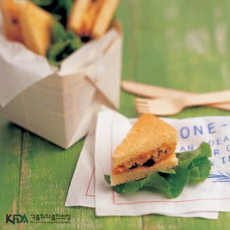 Curry-scented Chicken Salad Sandwich