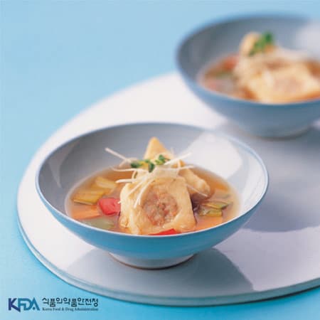 Shrimp-stuffed Tofu Soup (Minestrone)