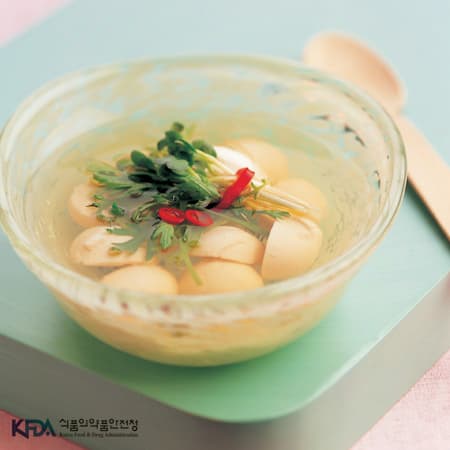 Cold Soup with Soft Tofu and Radish Sprout