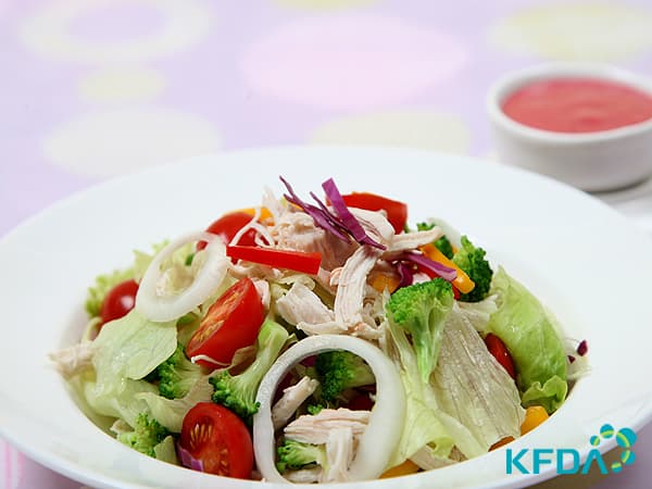 Chicken Breast Vegetable Salad with Strawberry Sauce