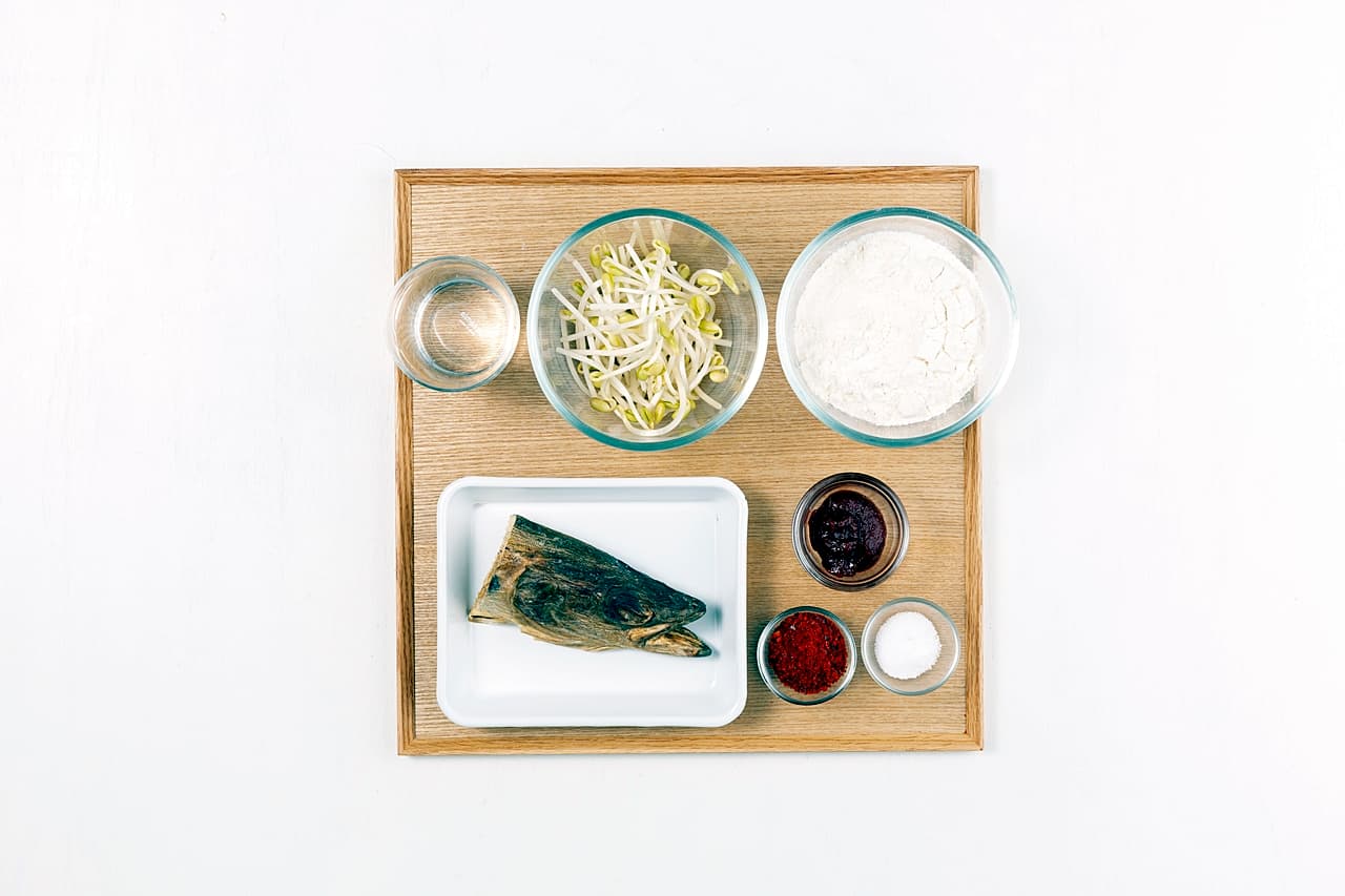 Spicy Bean Sprout Dumpling Soup