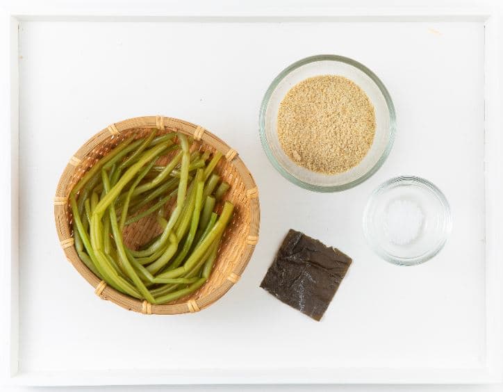 Sweet Potato Stems with Perilla Seasoning