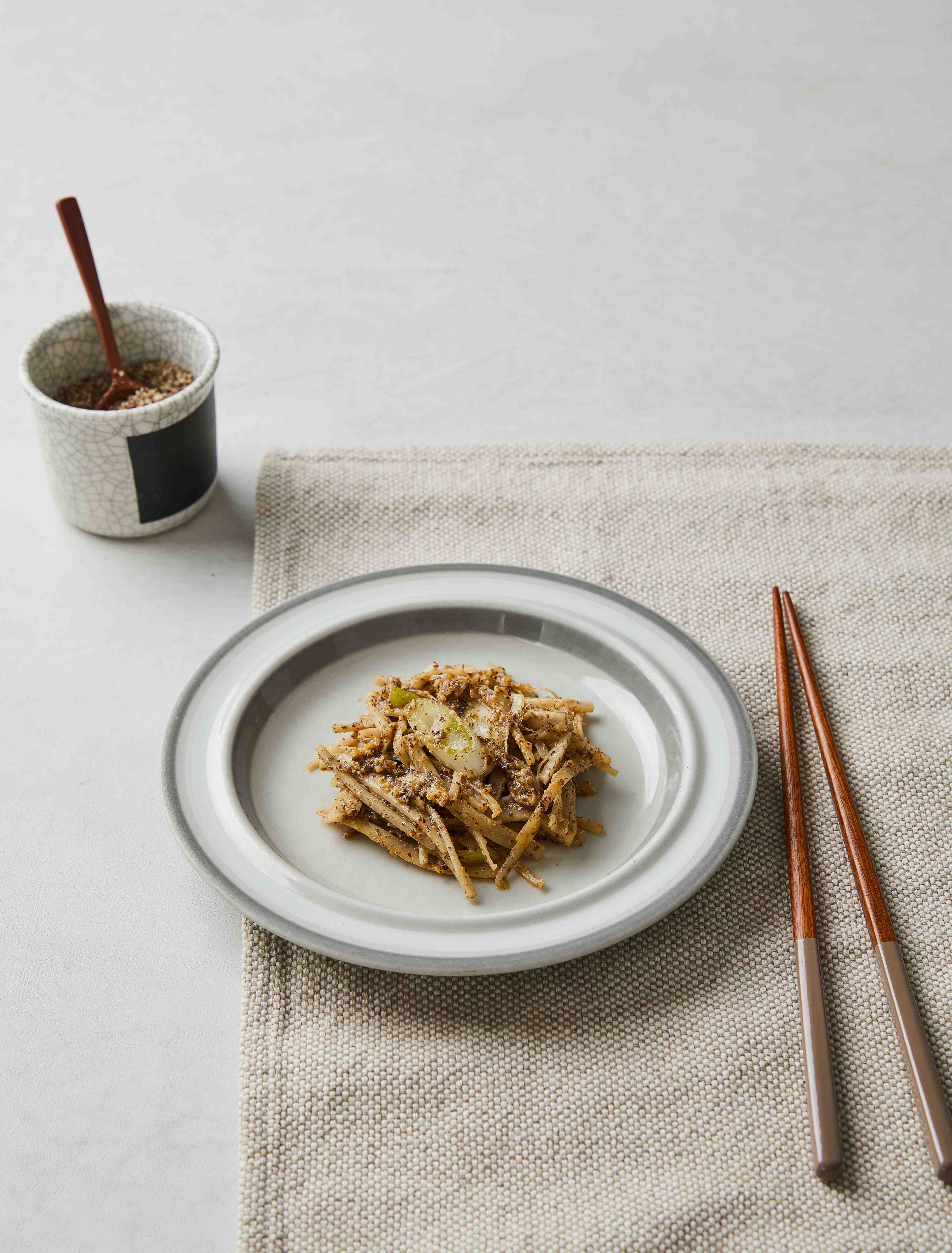 Burdock Root with Perilla Seasoning