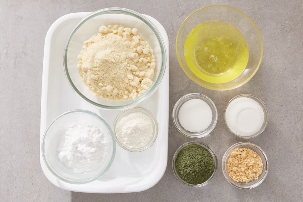 Bean Powder Mugwort Dacquoise
