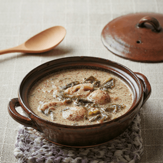 Root Vegetable Perilla Dumpling Soup