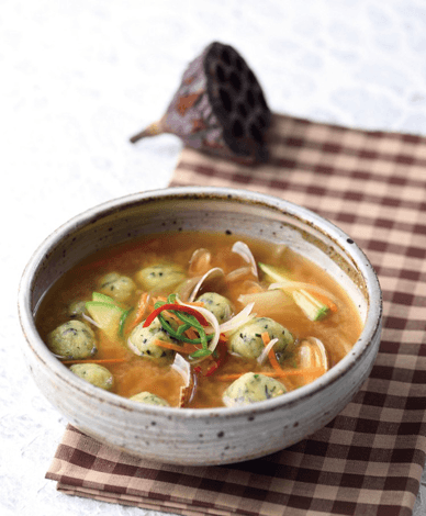 Doenjang Spinach Rice Dumpling Soup