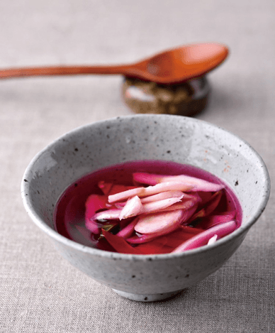 Deodeok and Beet Watery Kimchi