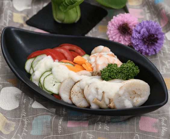 Seafood Appetizer with Mango Grapefruit Dressing