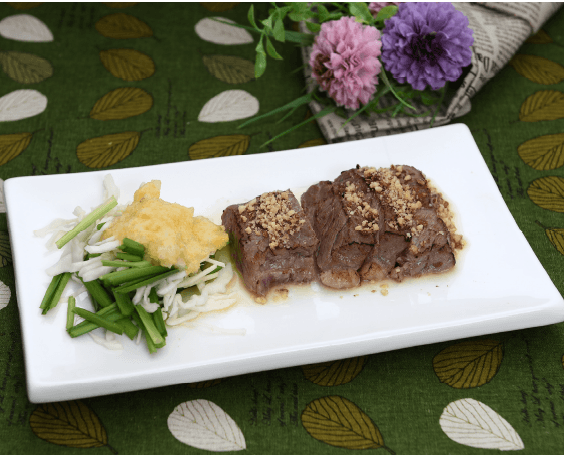 Chive Salad with Tataki and Orange Dressing