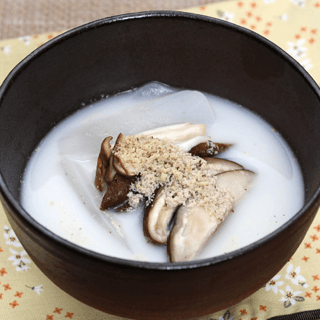 Perilla Konjac Dumpling Soup