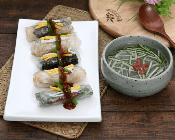 Five-color Wrap Rice with Cold Cucumber Soup