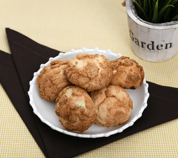 Roasted Grain Choux Cookie with Banana Ginger Cream