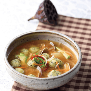 Doenjang Spinach Rice Dumpling Soup